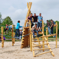 Installation de jeu  et de grimpe ''Fourmi'' - Bois de robinier SIK