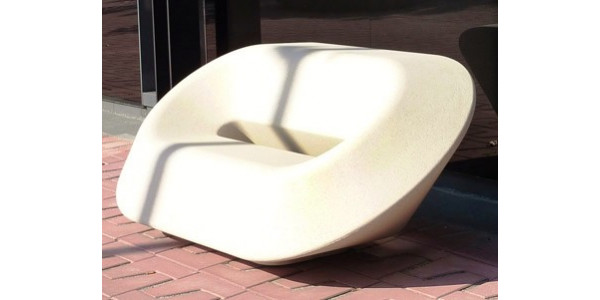 Bänke, Sitzgelegenheiten, Tische aus Beton / Kunststein