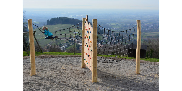 Der naturnahe Spielplatz - Spielgeräte aus Robinien - Holz & Co