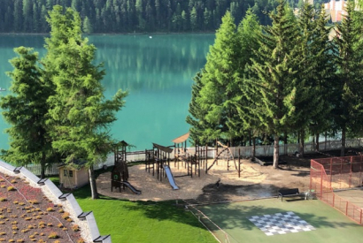 Neuer Spielplatz für Hotel Badrutt Palace, St. Moritz mit GTSM Spielplatzgeräten